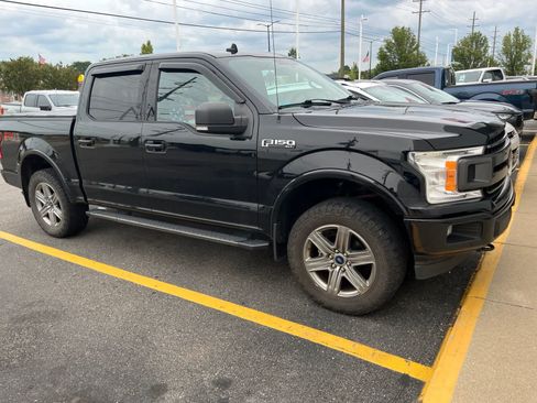 Used 2018 Ford F150 XLT w/ Equipment Group 302A Luxury AWD/4WD image 16