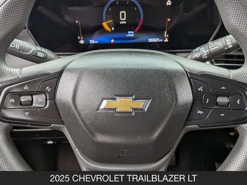 Used 2025 Chevrolet TrailBlazer LT FWD image 12