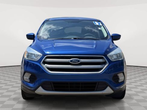 Used 2017 Ford Escape SE w/ SE Cold Weather Package FWD image 2