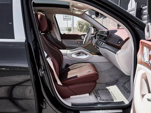 Used 2026 Mercedes-Benz Maybach GLS 600 4MATIC image 25