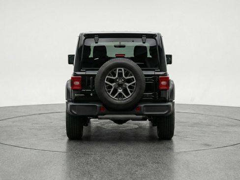 Used 2025 Jeep Wrangler Sahara image 7