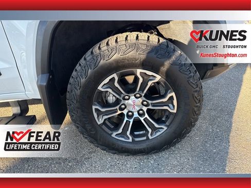 Used 2024 GMC Canyon AT4 image 15