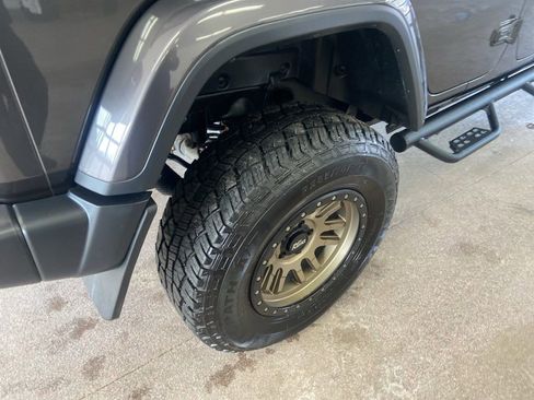 Used 2018 Jeep Wrangler Unlimited Sahara image 19