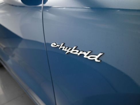 Certified 2025 Porsche Cayenne E-Hybrid Coupe image 33