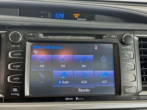Used 2015 Toyota Highlander Limited AWD/4WD image 19