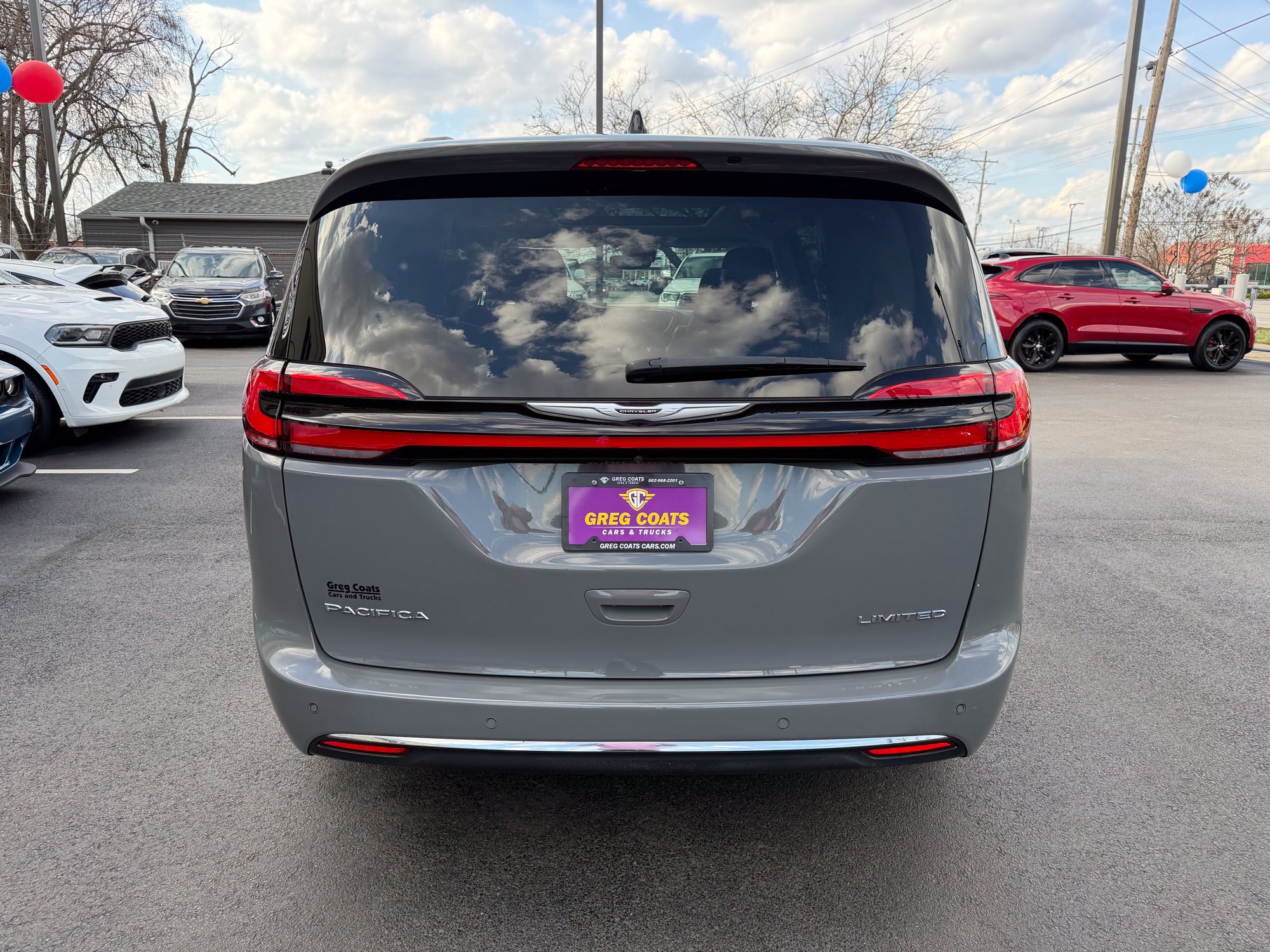 Used 2023 Chrysler Pacifica Limited FWD image 5