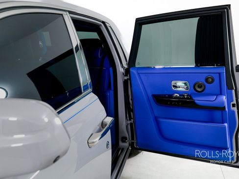 Used 2024 Rolls-Royce Phantom Sedan w/ The Phantom Package RWD image 18