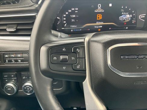 Used 2023 GMC Yukon XL Denali AWD/4WD image 17