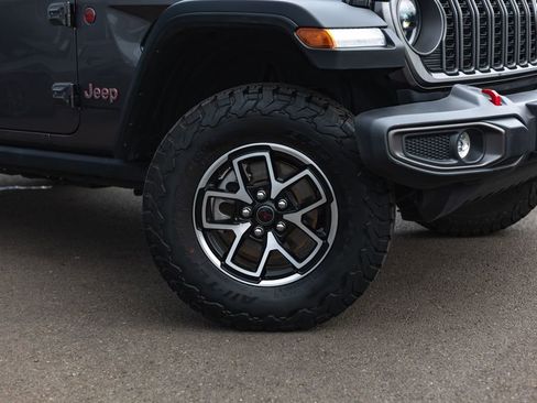 Used 2025 Jeep Wrangler Unlimited Rubicon AWD/4WD image 4
