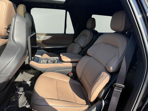Used 2025 Lincoln Navigator Black Label AWD/4WD image 11