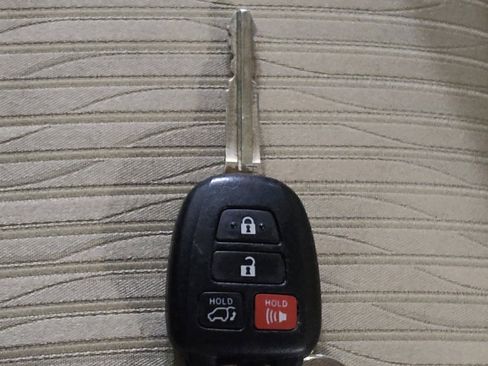 Used 2019 Toyota Highlander Plus image 32