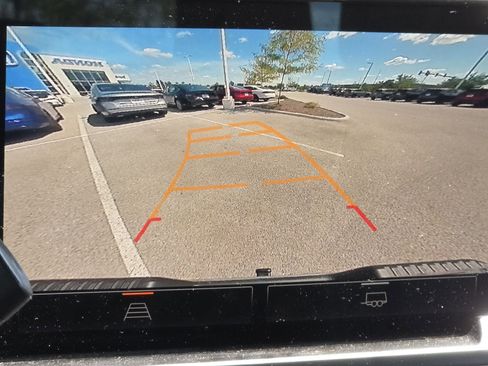 Used 2024 GMC Sierra 1500 SLT image 4