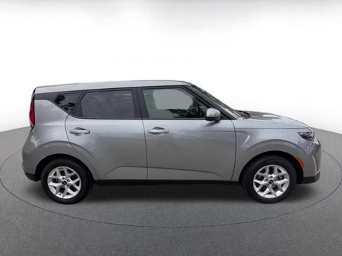 Used 2025 Kia Soul LX w/ LX Technology Package FWD image 16