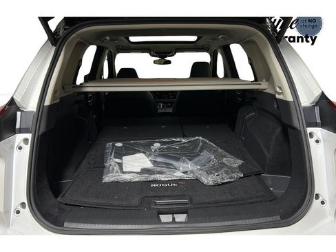 Used 2025 Nissan Rogue Platinum w/ Tech Package image 35