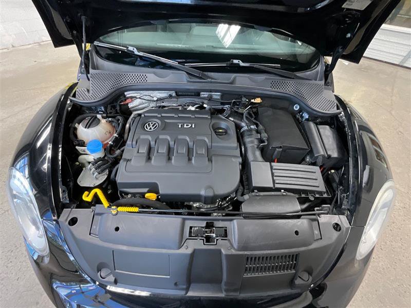 Used 2015 Volkswagen Beetle TDI FWD image 28