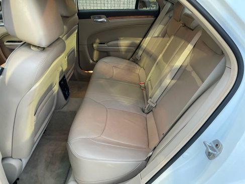 Used 2013 Chrysler 300 C w/ Light Group image 31