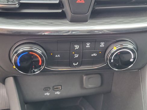 Used 2025 Buick Encore GX Preferred FWD image 22