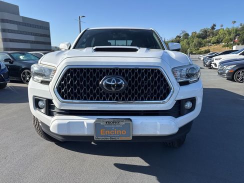 Used 2019 Toyota Tacoma TRD Sport w/ Technology Package image 2