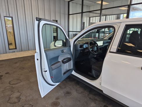 New 2025 Ford Maverick XL image 10