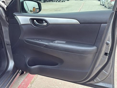 Used 2017 Nissan Sentra S image 29