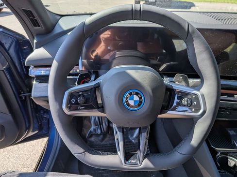 New 2026 BMW 550e xDrive w/ Premium Package AWD/4WD image 19