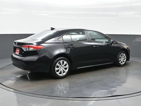 Used 2025 Toyota Corolla LE FWD image 6