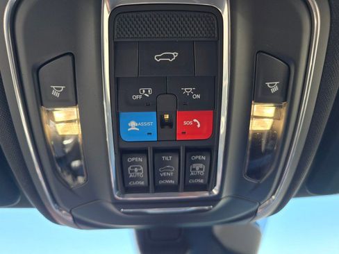 New 2025 Jeep Grand Cherokee Limited w/ Black Appearance Package image 39