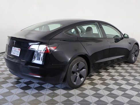 Used 2021 Tesla Model 3 Standard Range Plus image 4