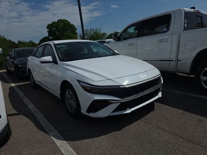 New 2026 Hyundai Elantra SE