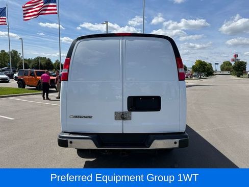 Used 2021 Chevrolet Express 3500 Extended w/ Driver Convenience Package RWD image 4
