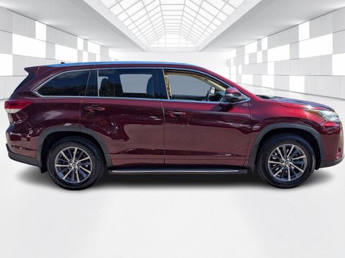Used 2018 Toyota Highlander XLE image 8