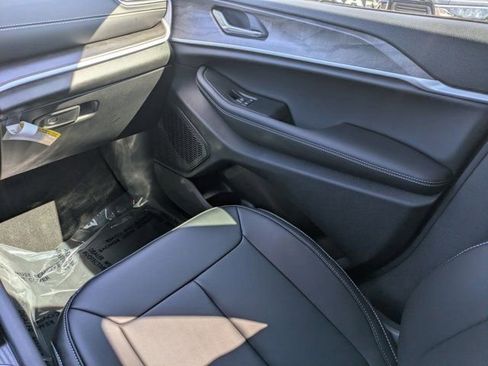 New 2025 Jeep Grand Cherokee Limited w/ Black Appearance Package RWD image 15