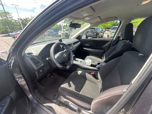 Used 2018 Honda HR-V LX image 6