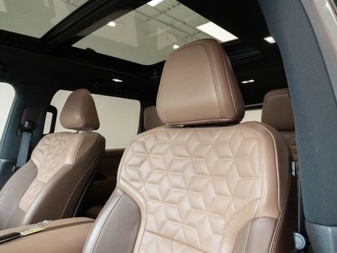 Used 2025 Nissan Armada Platinum Reserve AWD/4WD image 25