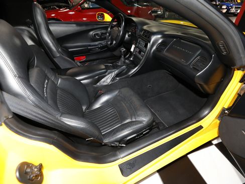 Used 2000 Chevrolet Corvette Coupe w/ Memory Pkg RWD image 48