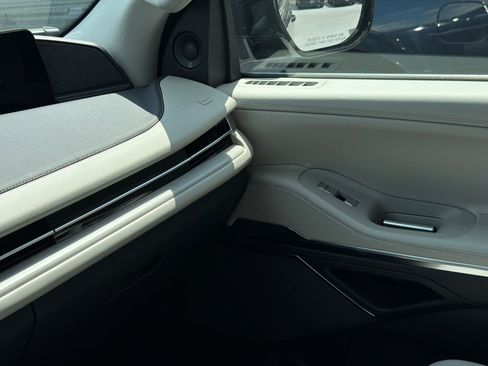 New 2026 Lincoln Navigator Reserve AWD/4WD image 35