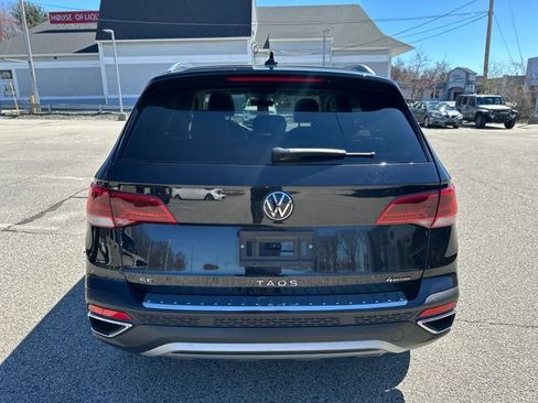 Certified 2024 Volkswagen Taos SE image 8