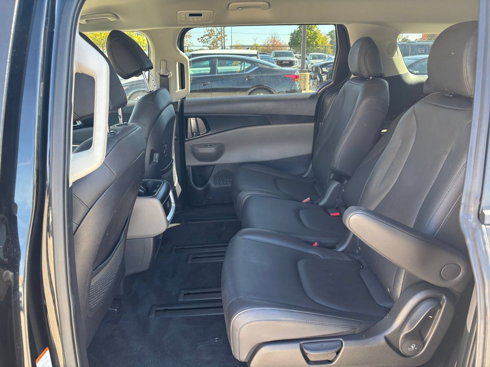 Used 2026 Kia Carnival FWD image 27