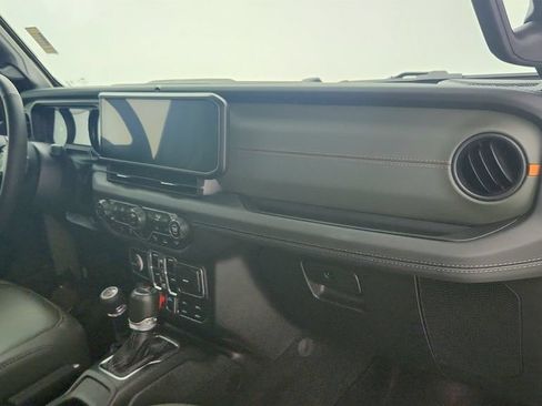 Used 2025 Jeep Gladiator Mojave AWD/4WD image 30