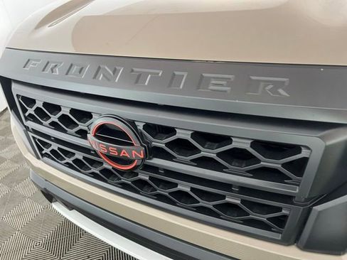 Used 2024 Nissan Frontier PRO-4X w/ Technology Package AWD/4WD image 9