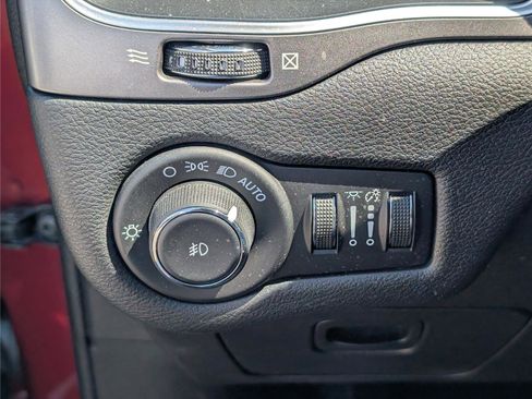 Used 2020 Jeep Cherokee Latitude Plus w/ Cold Weather Group image 21