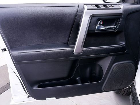 Used 2020 Toyota 4Runner SR5 AWD/4WD image 13