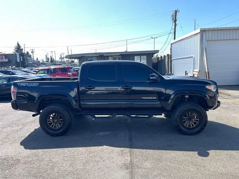 Used 2020 Toyota Tacoma TRD Sport AWD/4WD image 6