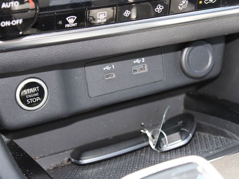 Used 2023 Nissan Rogue SV image 24