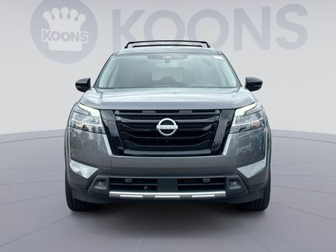 Used 2024 Nissan Pathfinder Platinum w/ Black Appearance Package image 11