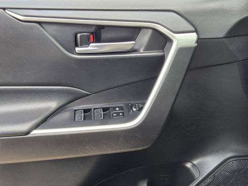 Used 2022 Toyota RAV4 XLE Premium image 26