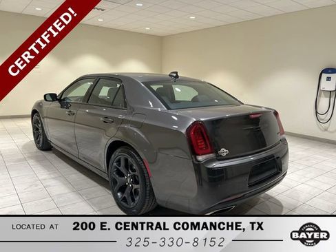 Used 2022 Chrysler 300 Touring L image 3