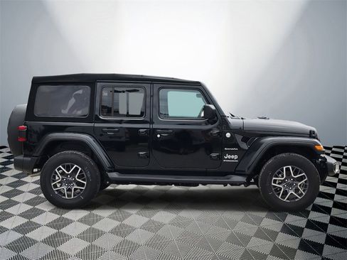 Used 2024 Jeep Wrangler Sahara image 4