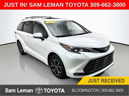 Used 2025 Toyota Sienna Platinum AWD/4WD image 1