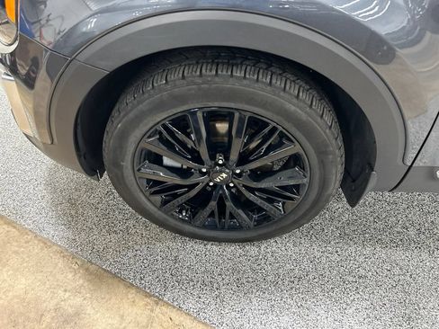 Certified 2021 Kia Telluride SX w/ Towing Package FWD image 35
